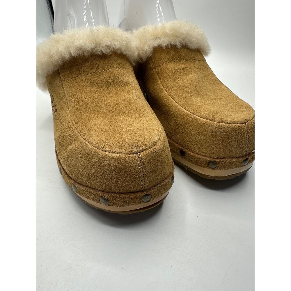 UGG 5426 Kalie Tan Suede Sheepskin Lined Clogs Size US 8 Studded Wood Sole - Picture 2 of 7